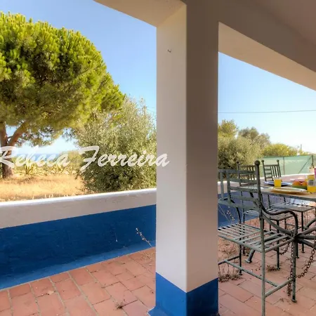 Caramu - Rustic 3 Bedroom With Private Pool And Great Seaviews *